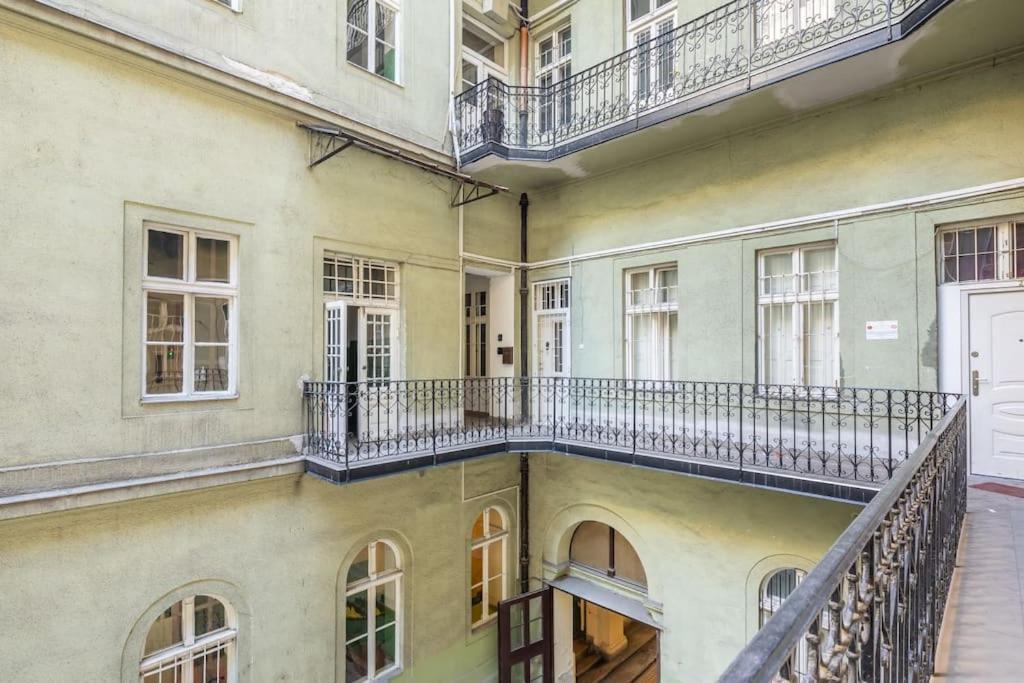 Jozsef-Corvin Central Budapest Exterior foto